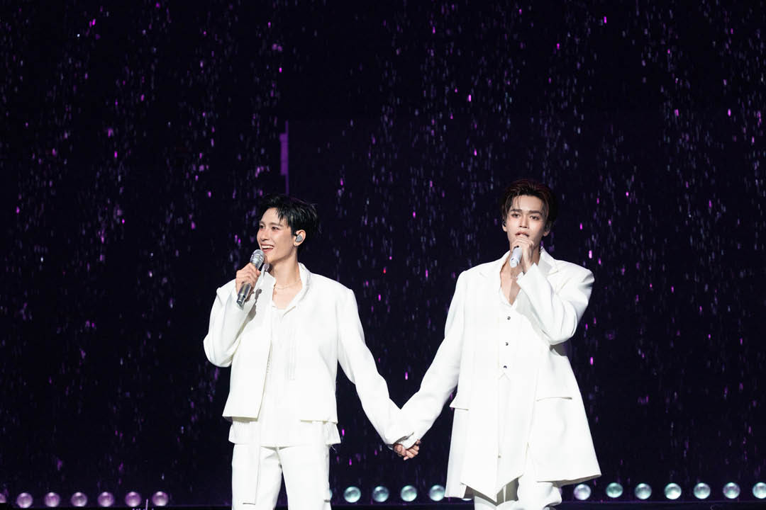จูเนียร์และมาร์คแสดงคอนเสิร์ต SunnyMoon CONCERT 3