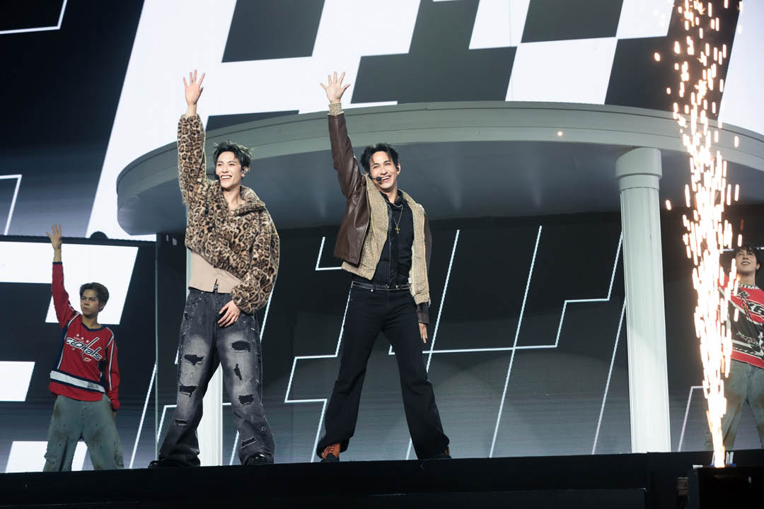 จูเนียร์และมาร์คแสดงคอนเสิร์ต SunnyMoon CONCERT 9