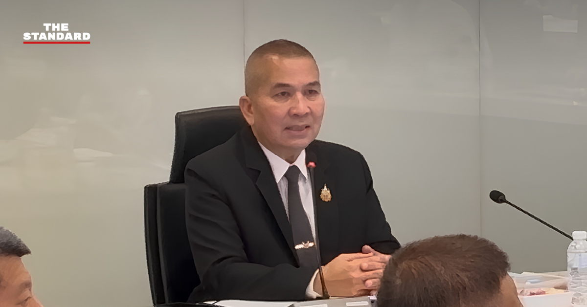 พล.ต.ท. รุทธพล เนาวรัตน์ รัฐมนตรีว่าการกระทรวงยุติธรรม ระหว่างการประชุม