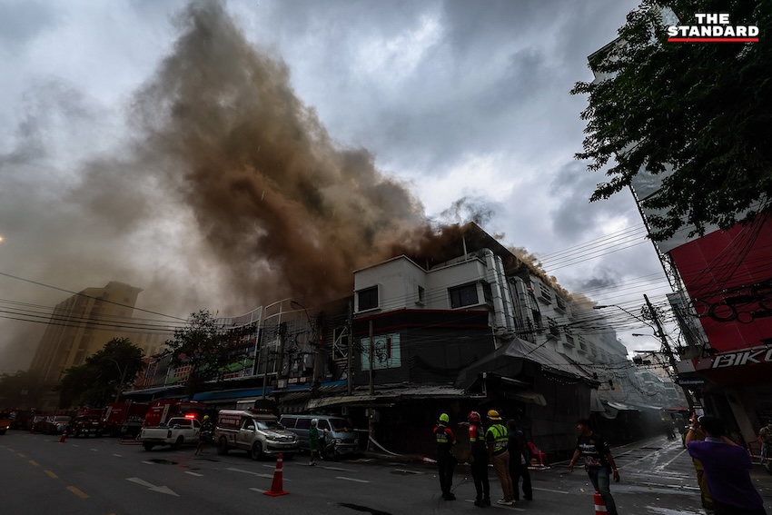 เจ้าหน้าที่กรุงเทพมหานครเร่งสำรวจความเสียหายและช่วยเหลือผู้ประสบภัยจากเหตุเพลิงไหม้คลองถมเซ็นเตอร์ 4