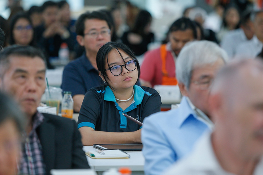 ภาพผู้บริหารและผู้ร่วมงานเปิดตัวโครงการ Farming Future, Together ณ สจล. 2