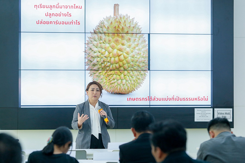 ภาพผู้บริหารและผู้ร่วมงานเปิดตัวโครงการ Farming Future, Together ณ สจล. 5