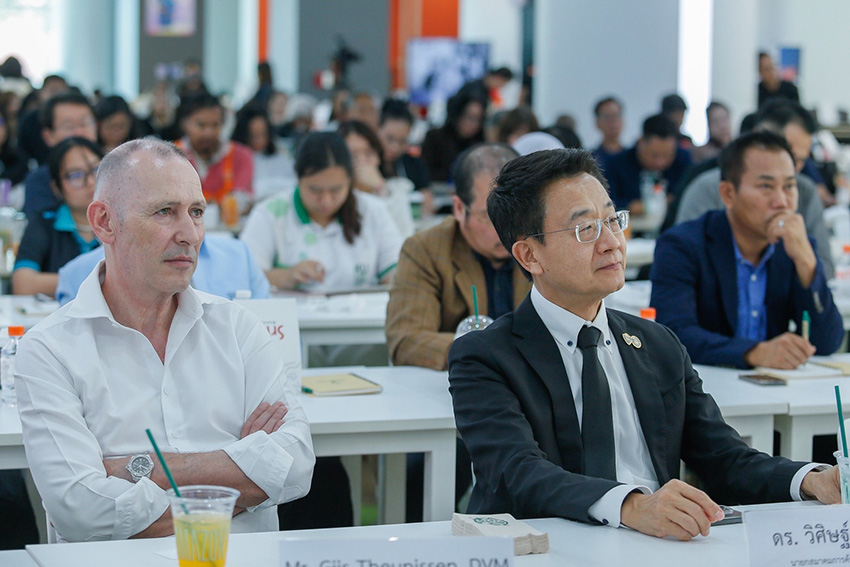 ภาพผู้บริหารและผู้ร่วมงานเปิดตัวโครงการ Farming Future, Together ณ สจล. 9