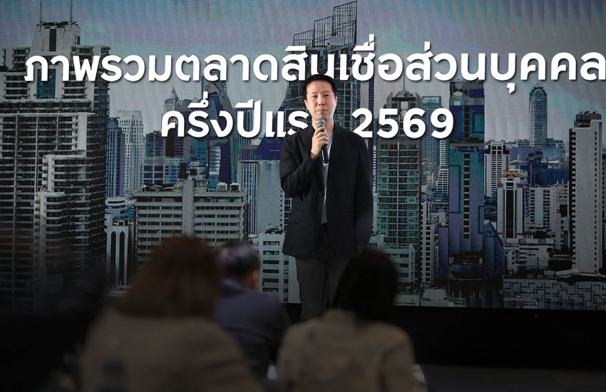 อธิศ รุจิรวัฒน์ ประธานคณะเจ้าหน้าที่ด้านกรุงศรี คอนซูมเมอร์ กำลังแถลงข่าว 3
