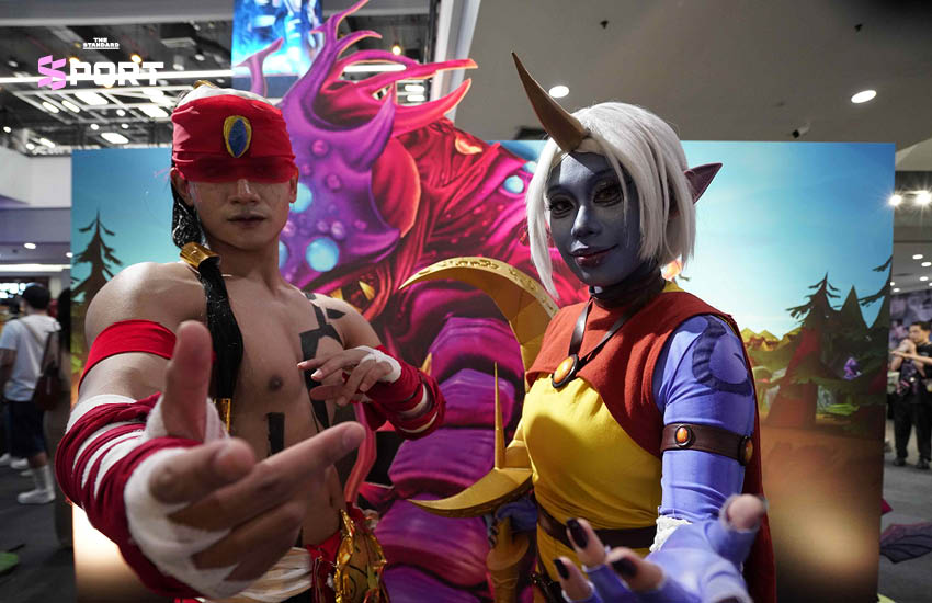 ภาพประกอบเกม League of Legends แสดงถึงตัวละครและบรรยากาศการแข่งขันอีสปอร์ต 4