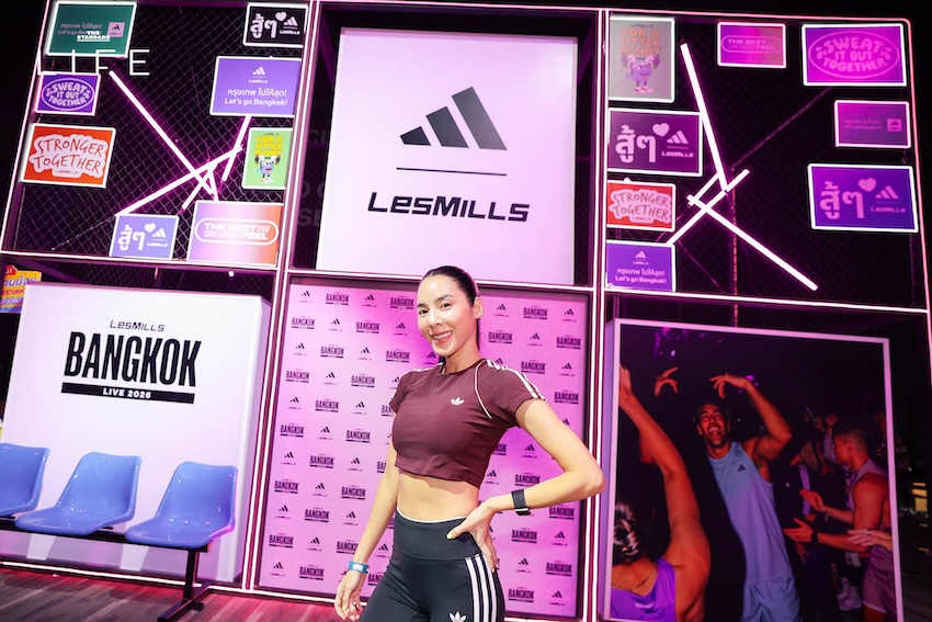ภาพบรรยากาศงาน LES MILLS LIVE Bangkok 2026 x adidas ที่มีผู้คนจำนวนมากกำลังออกกำลังกายในฮอลล์ขนาดใหญ่ 2