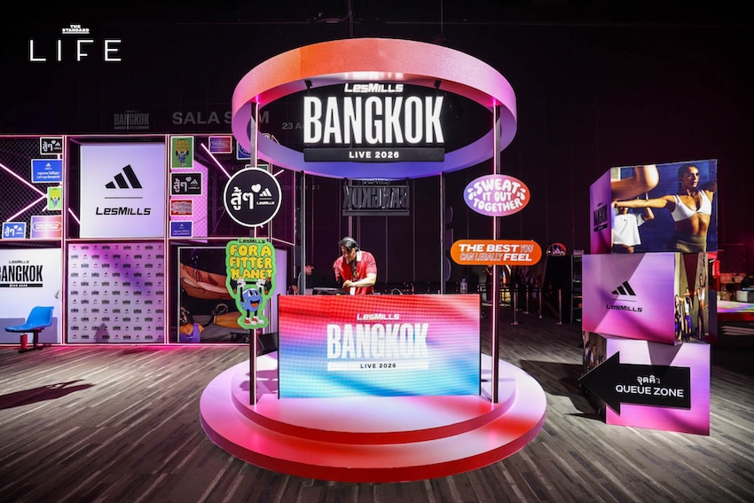 ภาพบรรยากาศงาน LES MILLS LIVE Bangkok 2026 x adidas ที่มีผู้คนจำนวนมากกำลังออกกำลังกายในฮอลล์ขนาดใหญ่ 3