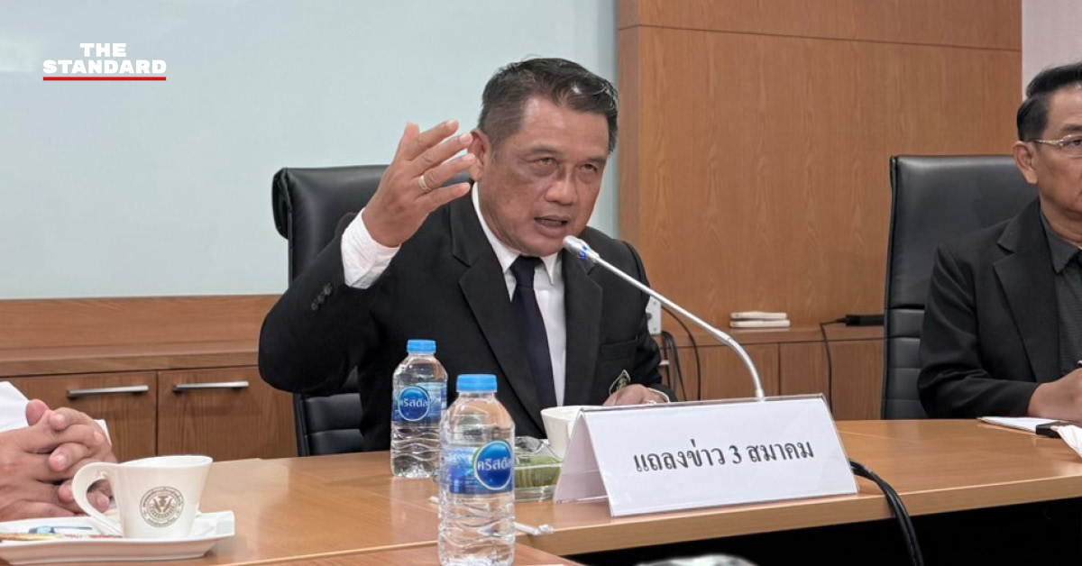 ภาพตัวแทน 3 สมาคม อปท. แถลงข่าวกรณีการเพิกถอนข้าราชการท้องถิ่น