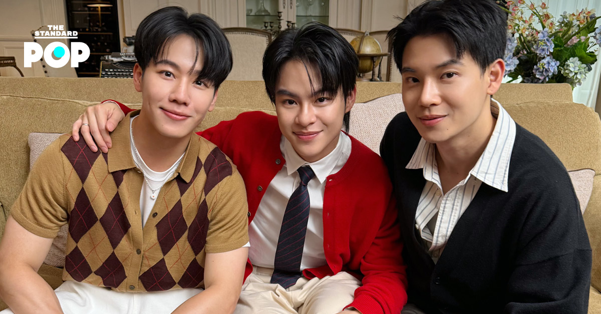 มาร์คคริส สมาชิกวง BUS กำลังร้องเพลง ‘ล้มดีล’ ประกอบซีรีส์ ‘ที่รักสารวัตรเธียร์’
