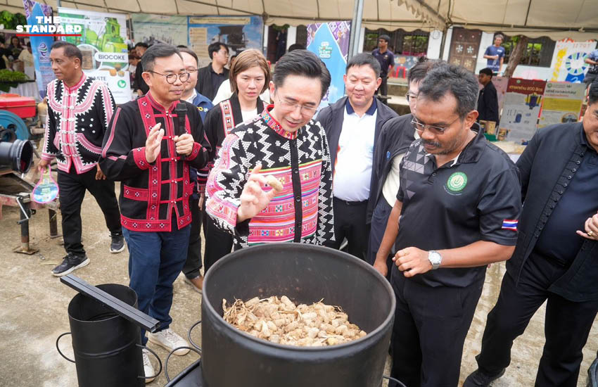 ศ.ดร.ยศชนัน วงศ์สวัสดิ์ และ ปิยะรัฐชย์ ติยะไพรัช ลงพื้นที่ติดตามโครงการเลิกเผา เป๋าตุง 3