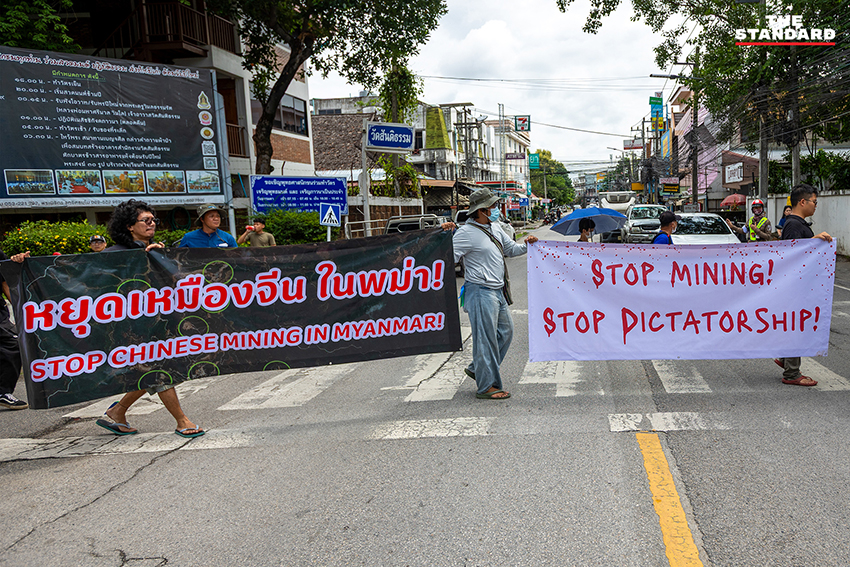กลุ่มนักกิจกรรมรวมตัวหน้าสถานกงสุลเมียนมา เชียงใหม่ ยื่นแถลงการณ์ปกป้องลุ่มน้ำข้ามพรมแดน 4
