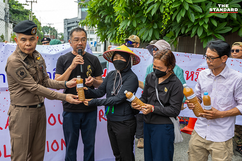 กลุ่มนักกิจกรรมรวมตัวหน้าสถานกงสุลเมียนมา เชียงใหม่ ยื่นแถลงการณ์ปกป้องลุ่มน้ำข้ามพรมแดน 5