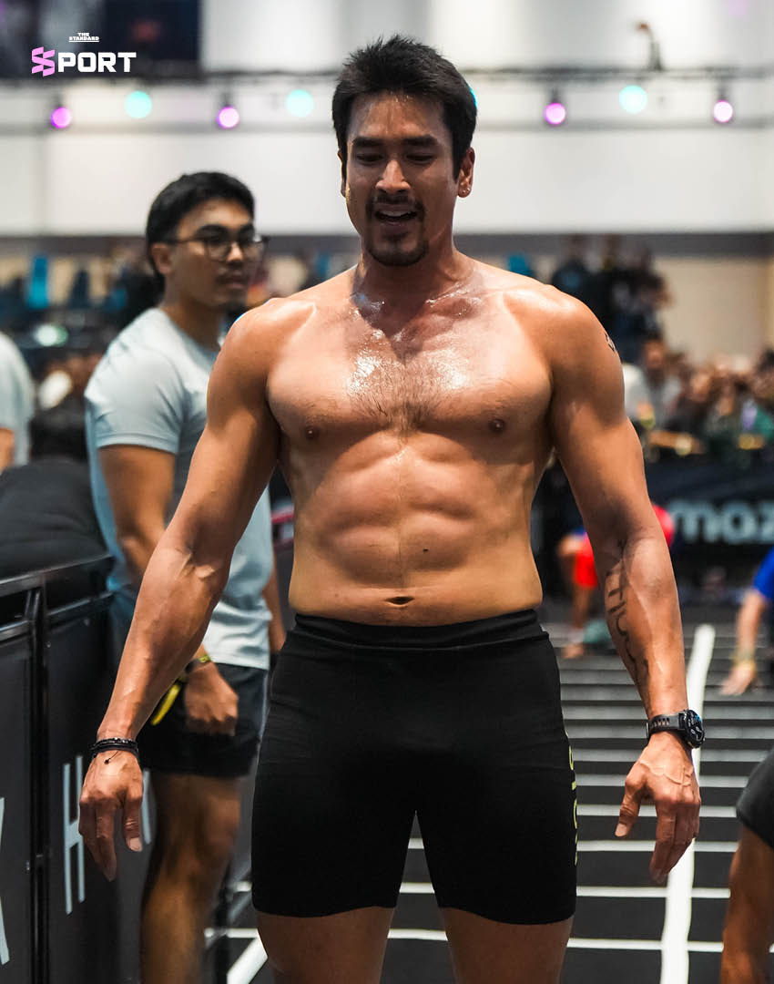 ณเดชน์ คูกิมิยะ ในชุดกีฬา กำลังแข่งขัน HYROX Bangkok 5