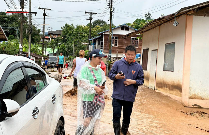 ภาพ สส. น่าน พรรคประชาชน ลงพื้นที่ช่วยเหลือผู้ประสบภัยน้ำท่วมในจังหวัดน่าน 1
