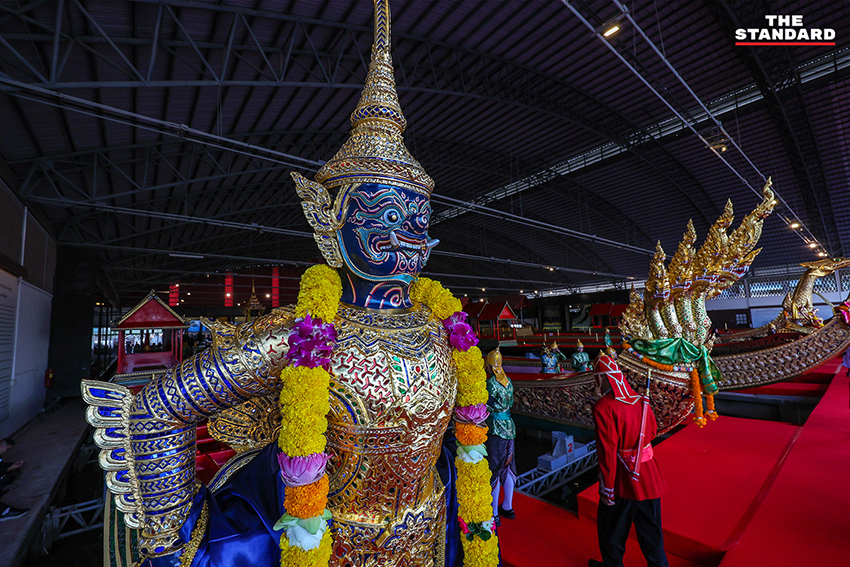ภาพพิธีบวงสรวงเรือพระราชพิธี โดยกองทัพเรือ เพื่อเตรียมจัดขบวนพยุหยาตราทางชลมารค 9