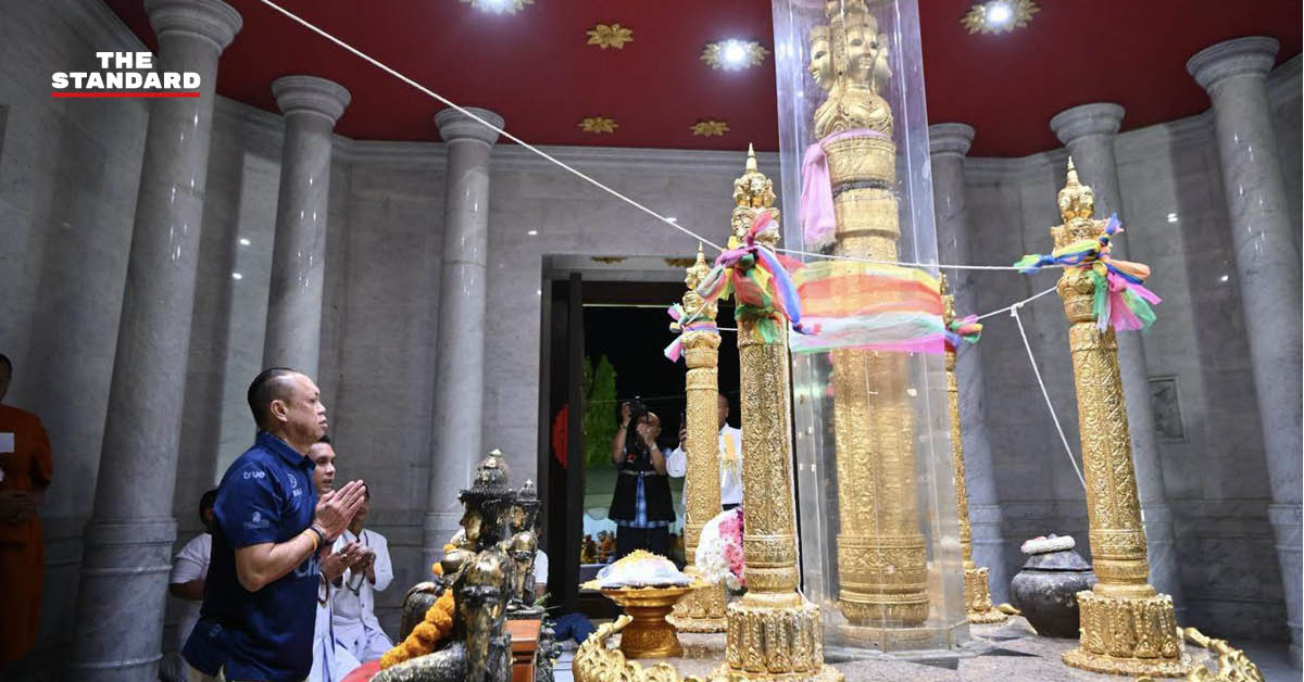 เนวิน ชิดชอบ ในพิธีสักการะองค์พ่อจตุคามรามเทพ ที่ศาลหลักเมืองนครศรีธรรมราช