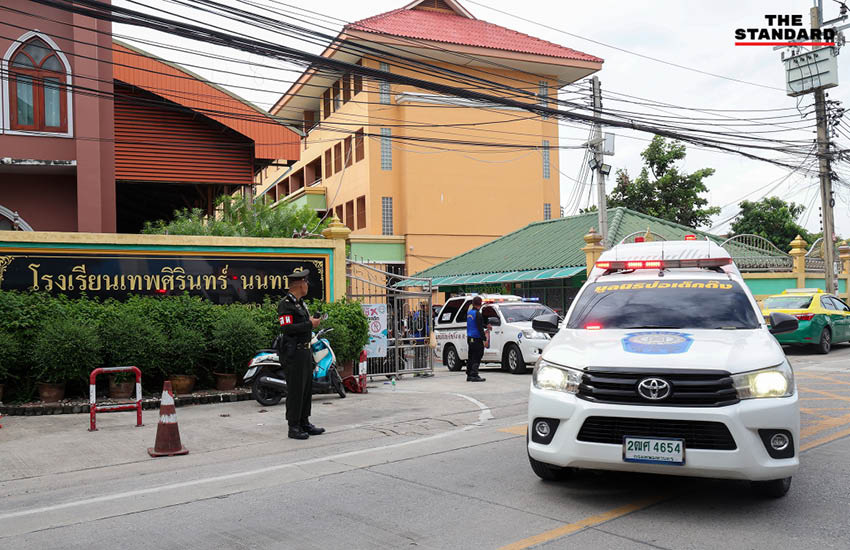 ภาพเจ้าหน้าที่ตำรวจเข้าตรวจสอบพื้นที่เกิดเหตุยิงในโรงเรียน 18