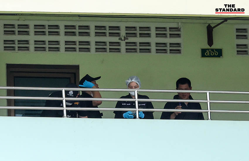ภาพเจ้าหน้าที่ตำรวจเข้าตรวจสอบพื้นที่เกิดเหตุยิงในโรงเรียน 4