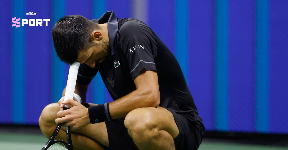ภาพ โนวัค ยอโควิช ระหว่างการแข่งขัน US Open 2026 ที่เขาต้องต่อสู้กับอาการป่วยจนตกรอบแรก