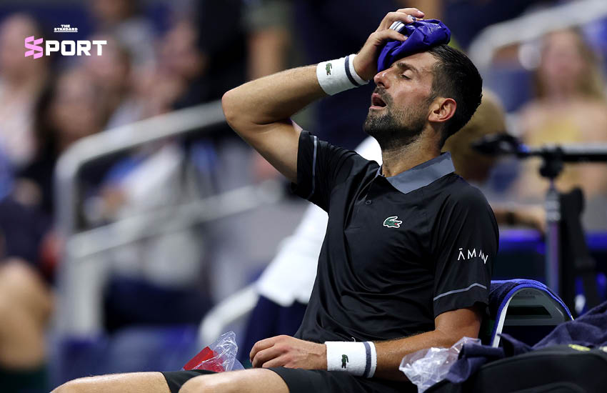 ภาพ โนวัค ยอโควิช ระหว่างการแข่งขัน US Open 2026 ที่เขาต้องต่อสู้กับอาการป่วยจนตกรอบแรก 3