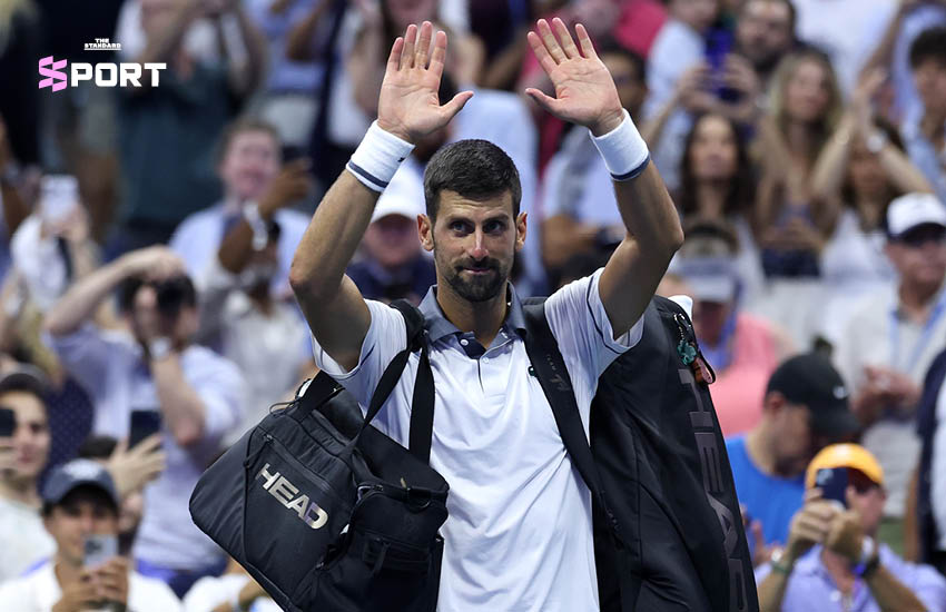 ภาพ โนวัค ยอโควิช ระหว่างการแข่งขัน US Open 2026 ที่เขาต้องต่อสู้กับอาการป่วยจนตกรอบแรก 4
