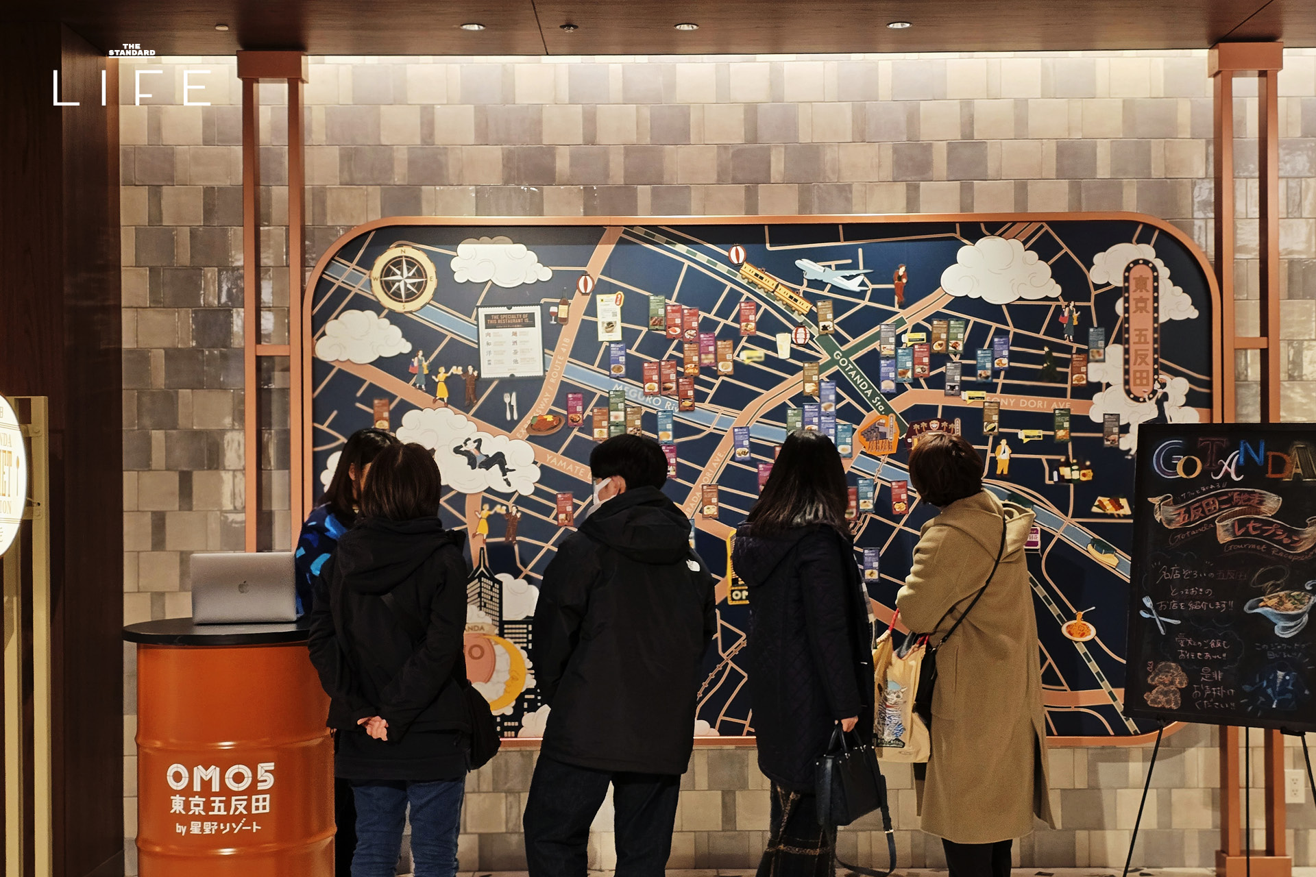 ภาพมุมสูงของโรงแรม OMO5 Tokyo Gotanda ที่มองเห็นวิวเมืองโตเกียว 7