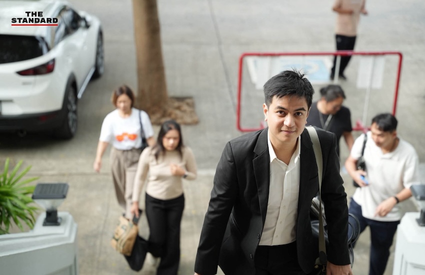 ภาพผู้นำฝ่ายค้านและวิทยากรร่วมเสวนาบนเวทีปฏิรูปสถาบันทางการเมือง 3