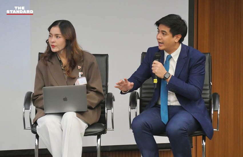 ภาพกลุ่มวิปฝ่ายค้าน พยาน และนักวิชาการ ร่วมกันแถลงข่าวเปิดเผยหลักฐานการฮั้ว สว. ภาคพิเศษ 4