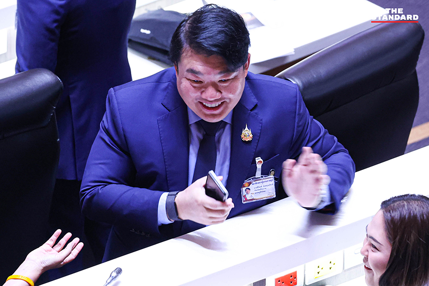 สส. ฝ่ายค้านอภิปรายในที่ประชุมสภาผู้แทนราษฎร 14