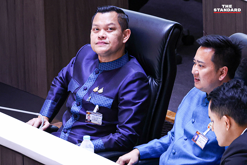 สส. ฝ่ายค้านอภิปรายในที่ประชุมสภาผู้แทนราษฎร 17