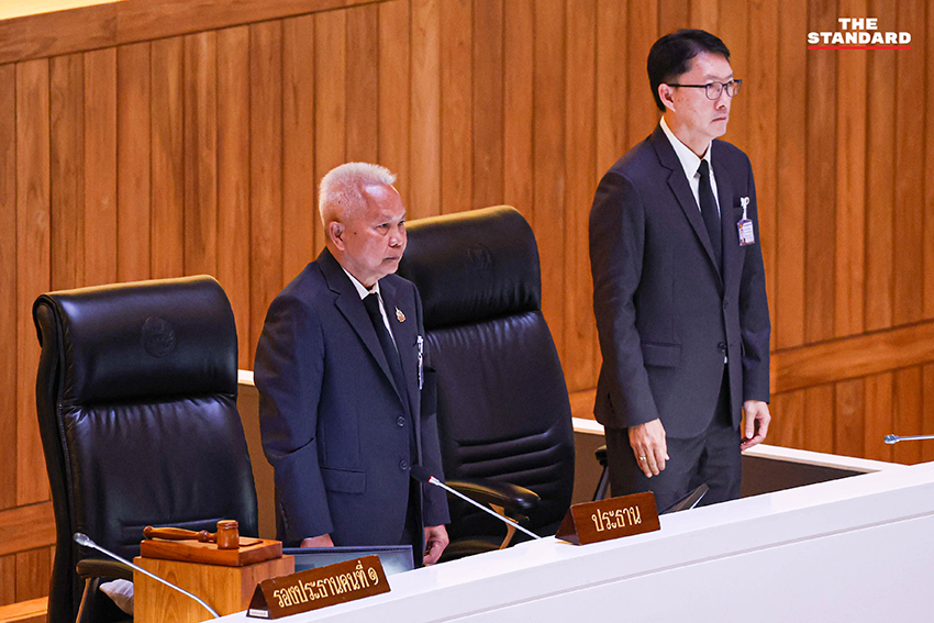 สส. ฝ่ายค้านอภิปรายในที่ประชุมสภาผู้แทนราษฎร 2
