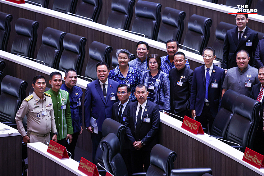 สส. ฝ่ายค้านอภิปรายในที่ประชุมสภาผู้แทนราษฎร 5
