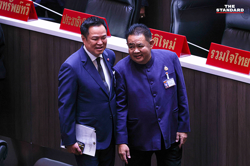 สส. ฝ่ายค้านอภิปรายในที่ประชุมสภาผู้แทนราษฎร 9