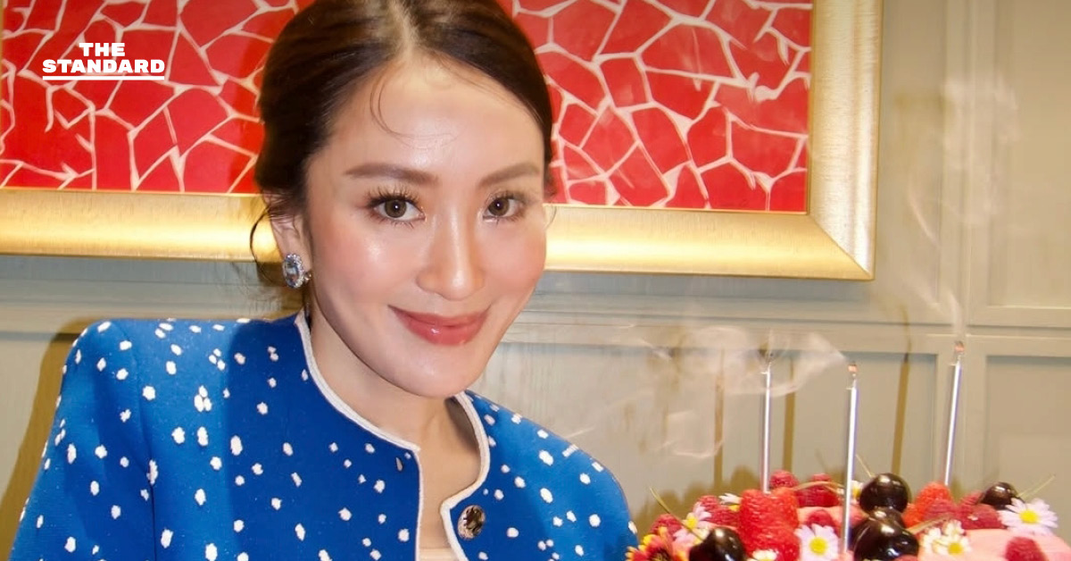 แพทองธาร ชินวัตร ถือเค้กวันเกิด 40 ปี ร่วมกับครอบครัว