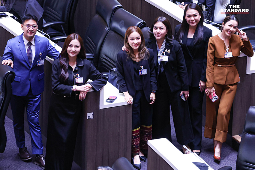 ภาพบรรยากาศการประชุมสภาผู้แทนราษฎรเพื่อพิจารณา พ.ร.ก. กู้เงิน 4 แสนล้านบาท 14