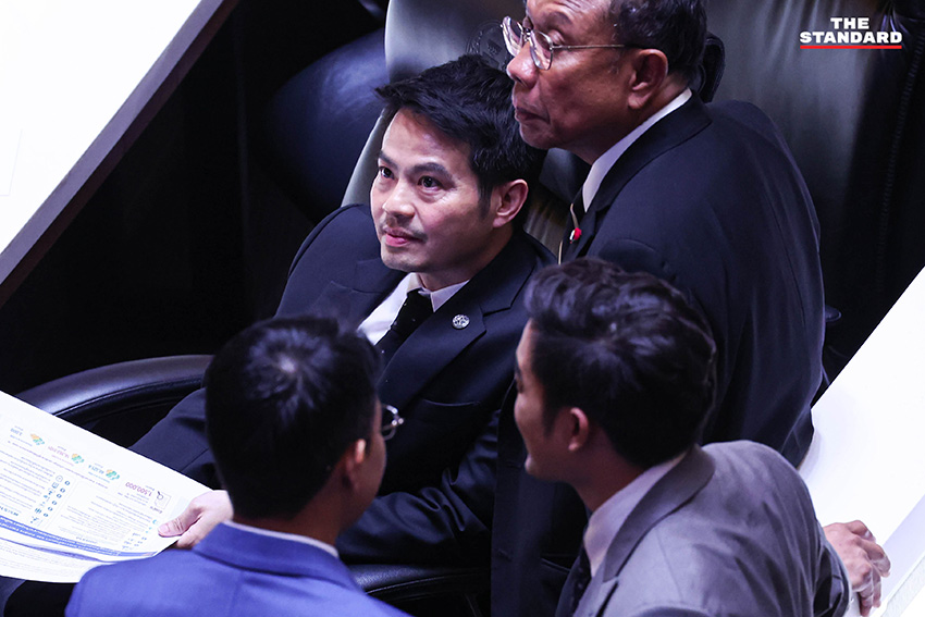 ภาพบรรยากาศการประชุมสภาผู้แทนราษฎรเพื่อพิจารณา พ.ร.ก. กู้เงิน 4 แสนล้านบาท 16