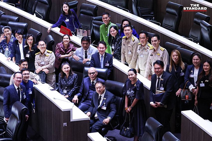 ภาพบรรยากาศการประชุมสภาผู้แทนราษฎรเพื่อพิจารณา พ.ร.ก. กู้เงิน 4 แสนล้านบาท 17
