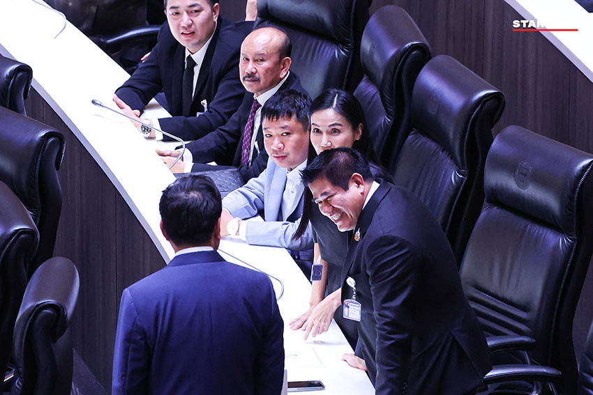 ภาพบรรยากาศการประชุมสภาผู้แทนราษฎรเพื่อพิจารณา พ.ร.ก. กู้เงิน 4 แสนล้านบาท 3