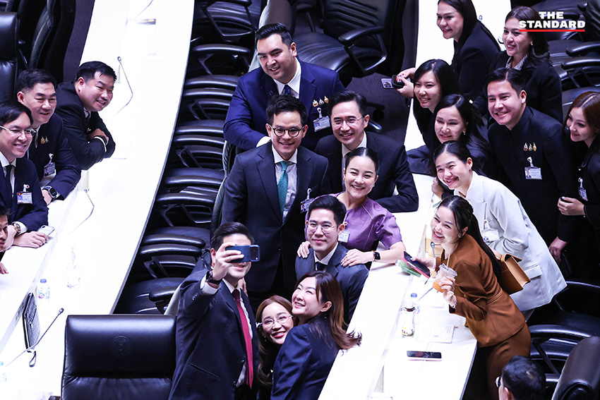 ภาพบรรยากาศการประชุมสภาผู้แทนราษฎรเพื่อพิจารณา พ.ร.ก. กู้เงิน 4 แสนล้านบาท 5