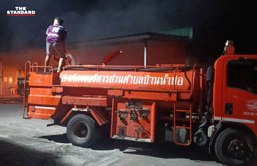 ภาพความเสียหายจากเหตุวางเพลิงโรงรถและวางระเบิดป้อมยามที่เทศบาลตำบลพ่อมิ่ง จังหวัดปัตตานี 3