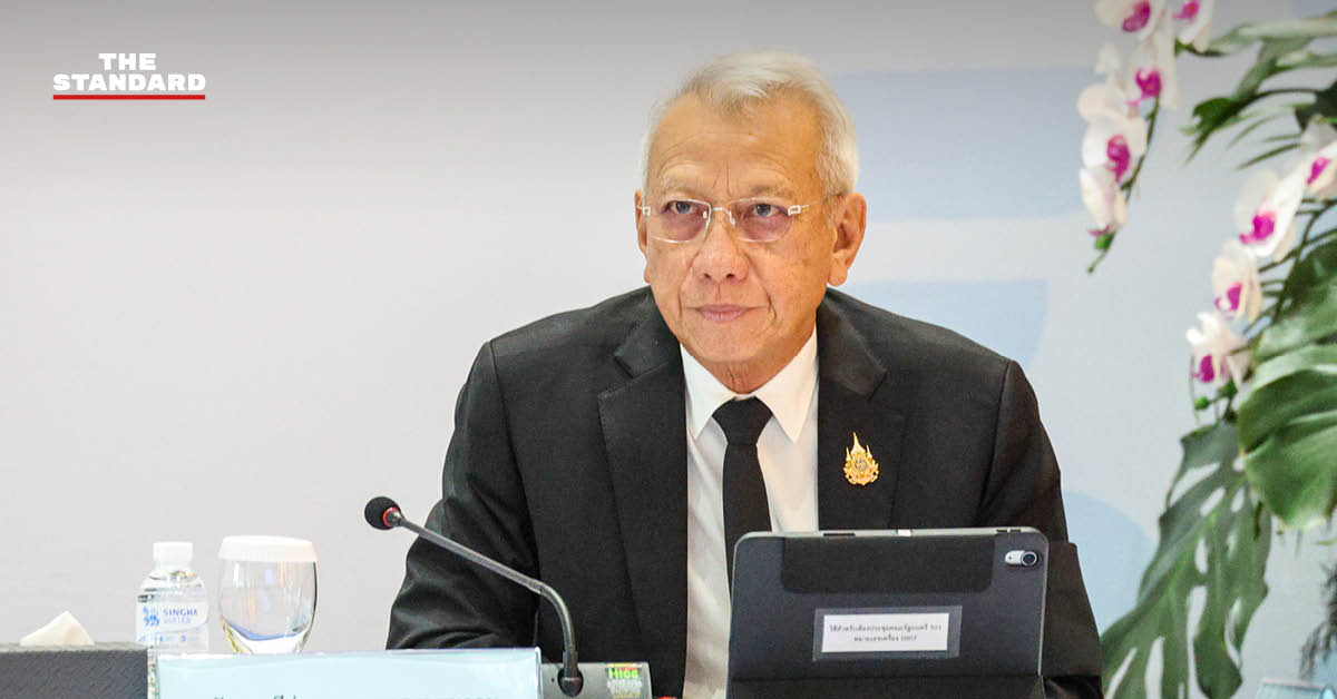 พิพัฒน์ รัชกิจประการ รองนายกรัฐมนตรี แถลงข่าวเกี่ยวกับแผนพัฒนาท่าเรือ