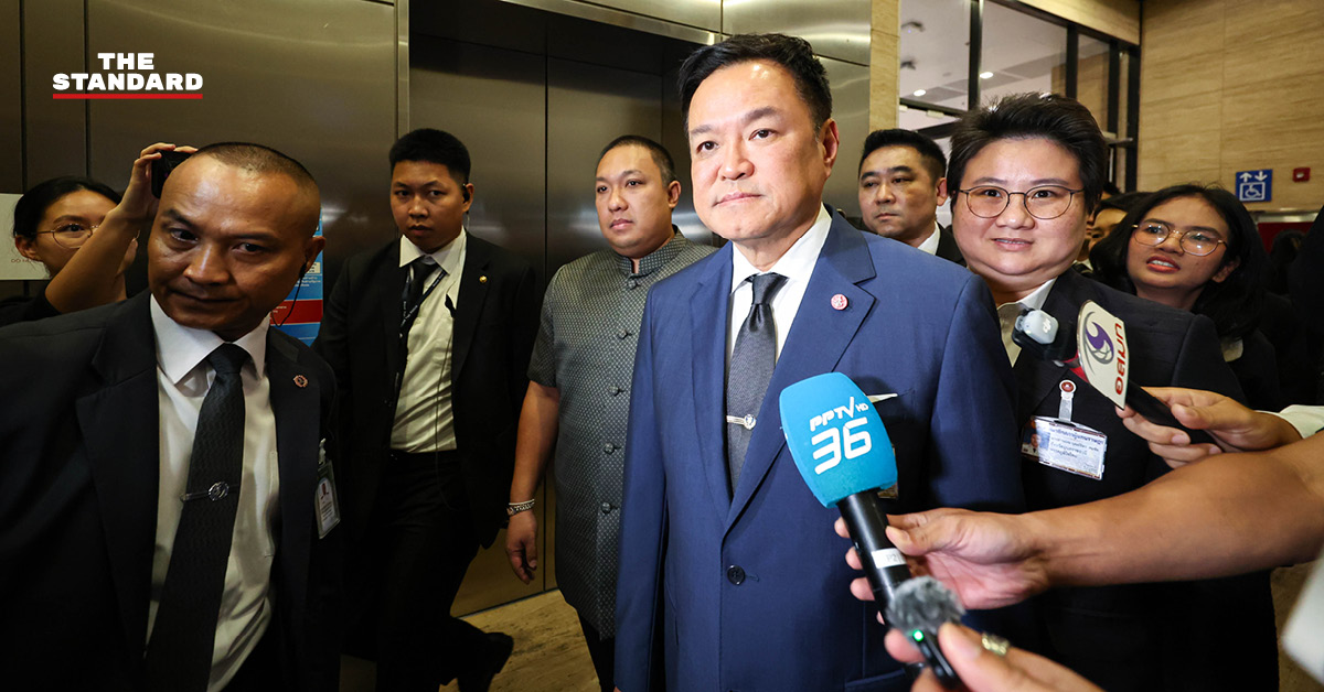 อนุทิน ชาญวีรกูล ให้สัมภาษณ์สื่อมวลชน