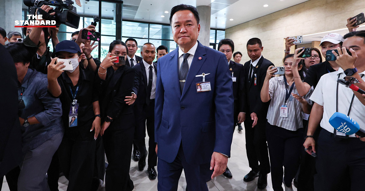 อนุทิน ชาญวีรกูล นายกรัฐมนตรี และเอกนิติ นิติทัณฑ์ประภาศ รองนายกรัฐมนตรีและรัฐมนตรีว่าการกระทรวงการคลัง ที่อาคารรัฐสภา