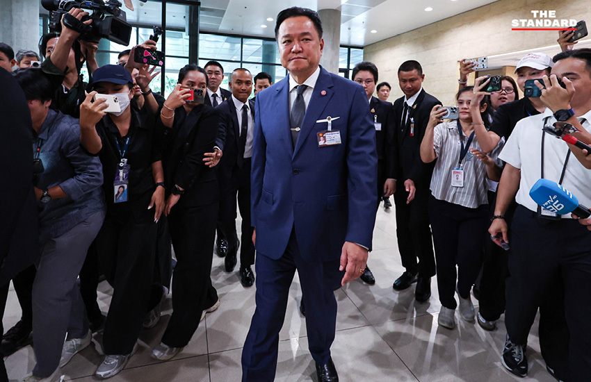 อนุทิน ชาญวีรกูล นายกรัฐมนตรี และเอกนิติ นิติทัณฑ์ประภาศ รองนายกรัฐมนตรีและรัฐมนตรีว่าการกระทรวงการคลัง ที่อาคารรัฐสภา 1