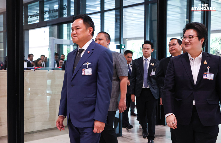 อนุทิน ชาญวีรกูล นายกรัฐมนตรี และเอกนิติ นิติทัณฑ์ประภาศ รองนายกรัฐมนตรีและรัฐมนตรีว่าการกระทรวงการคลัง ที่อาคารรัฐสภา 4