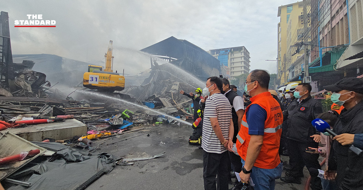 นายกรัฐมนตรีลงพื้นที่ตรวจสถานการณ์ไฟไหม้คลองถมเซ็นเตอร์