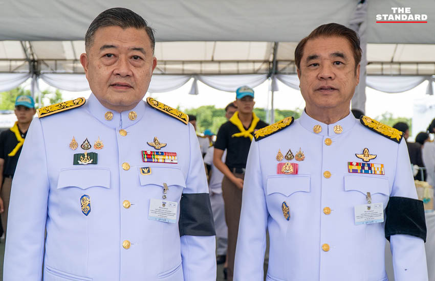 ภาพนายกรัฐมนตรีและภริยาเป็นประธานในพิธีสวดพระพุทธมนต์และทำบุญตักบาตร ณ ท้องสนามหลวง 11