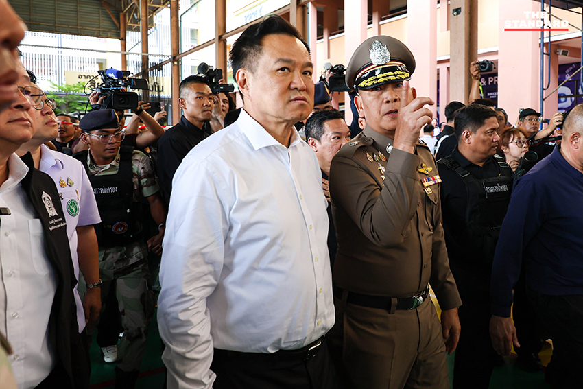นายกรัฐมนตรี (อนุทิน ชาญวีรกูล) ให้สัมภาษณ์สื่อมวลชนหลังลงพื้นที่ 1