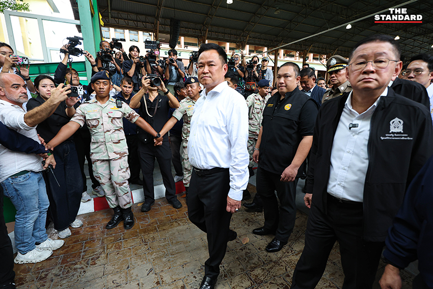 นายกรัฐมนตรี (อนุทิน ชาญวีรกูล) ให้สัมภาษณ์สื่อมวลชนหลังลงพื้นที่ 2