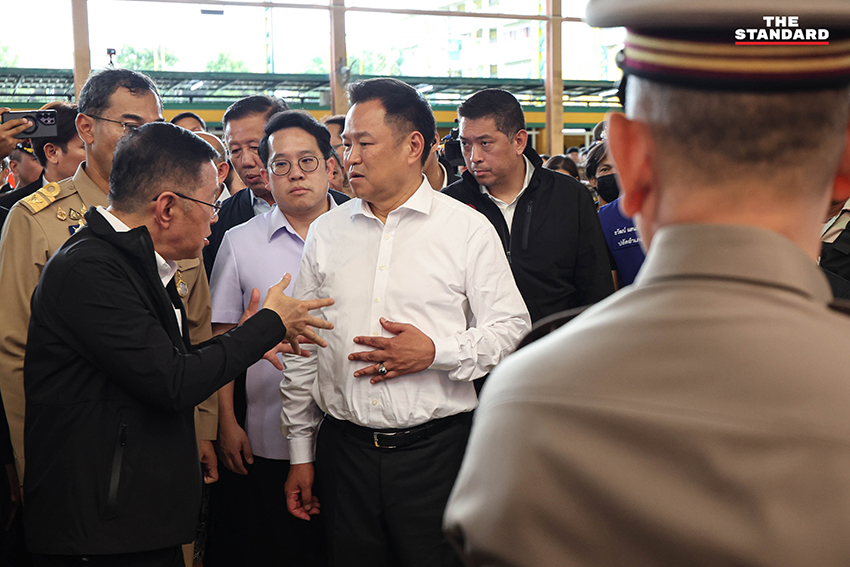 นายกรัฐมนตรี (อนุทิน ชาญวีรกูล) ให้สัมภาษณ์สื่อมวลชนหลังลงพื้นที่ 5